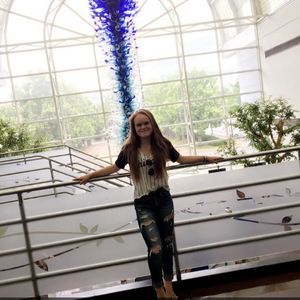 Meet your Posher, Caitlin